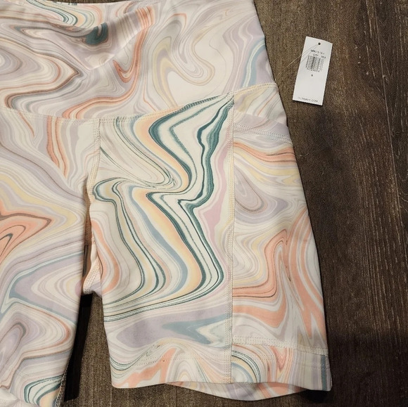 *NWT* Old Navy Watercolor Powersoft High Rise Bike Short - Picture 2 of 3